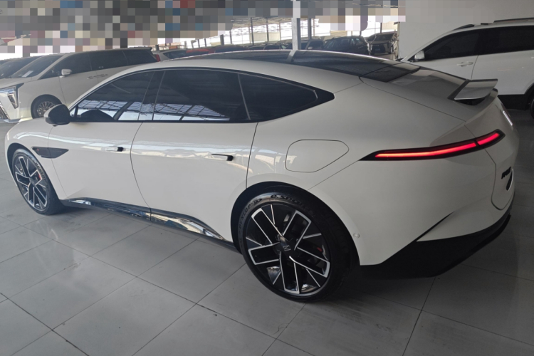 阿维塔12 2024款 700 三激光后驱智享版车身外观4