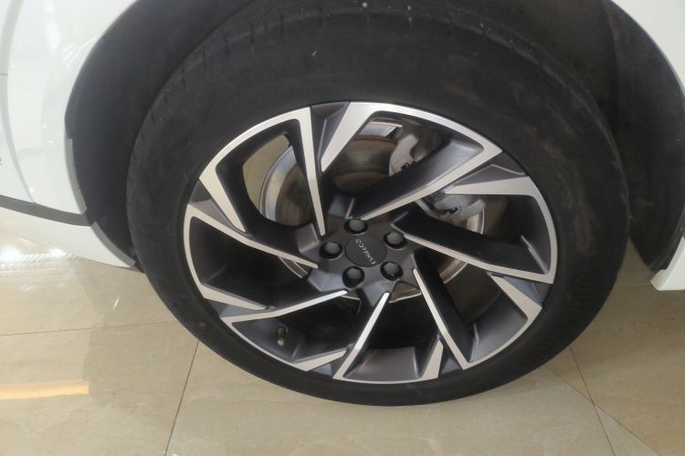 领克09 2021款 2.0T Halo 六座车身外观6008