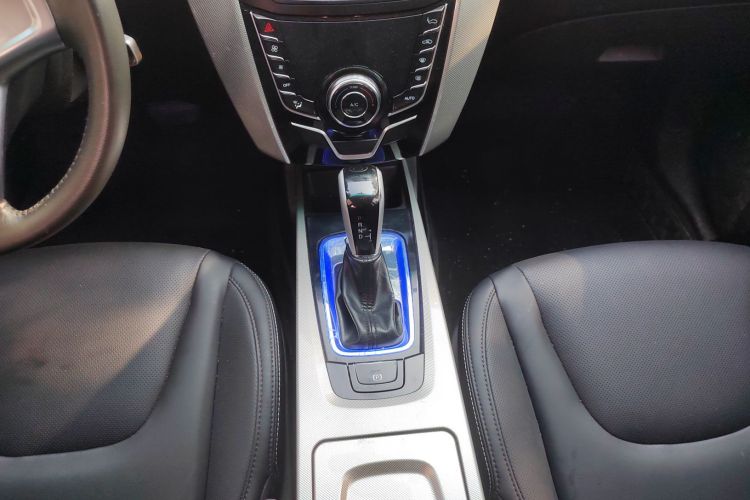 纳智捷 优6 SUV 2015款 1.8T 时尚型中控内饰18