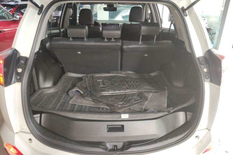 丰田 RAV4荣放 2018款 2.5L 自动四驱精英i版局部细节23