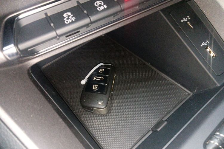 奥迪Q3 2021款 35 TFSI 时尚动感型中控内饰11