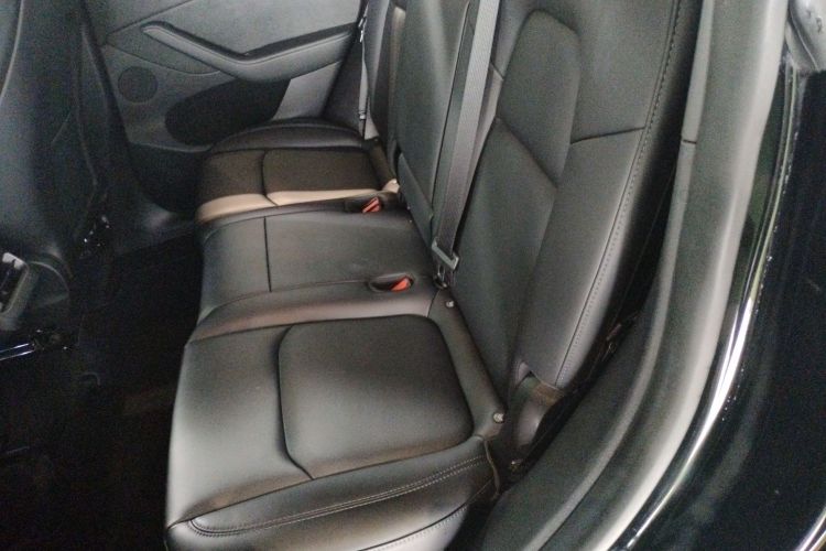 特斯拉 Model Y 2022款 改款 后轮驱动版中控内饰7004