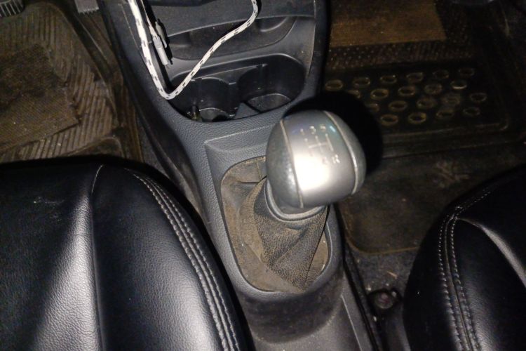 日产 骊威 2013款 1.6XE 手动舒适版局部细节18