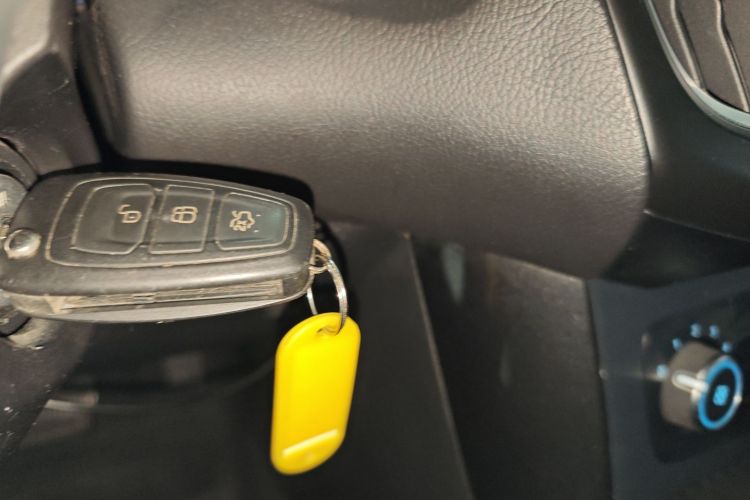 福特 福克斯 2018款 两厢经典 1.6L 自动风尚型智行版中控内饰7001