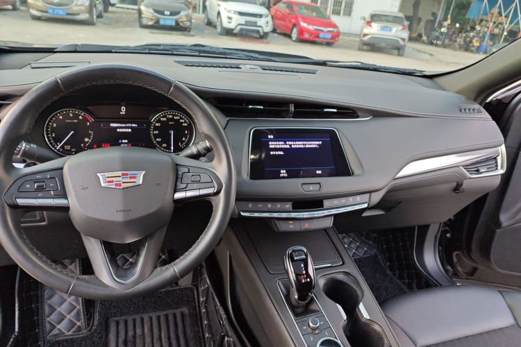 凯迪拉克XT4 2022款 28T 两驱风尚型中控内饰12