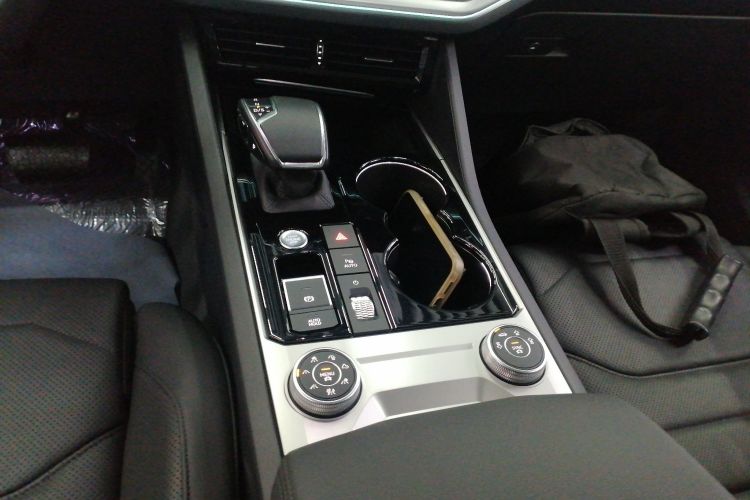 大众 途锐 2021款 3.0TSI 锐享版 曜黑运动套装局部细节18