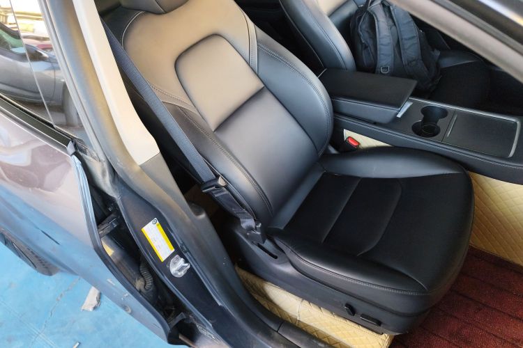 特斯拉 Model Y 2022款 后轮驱动版局部细节41