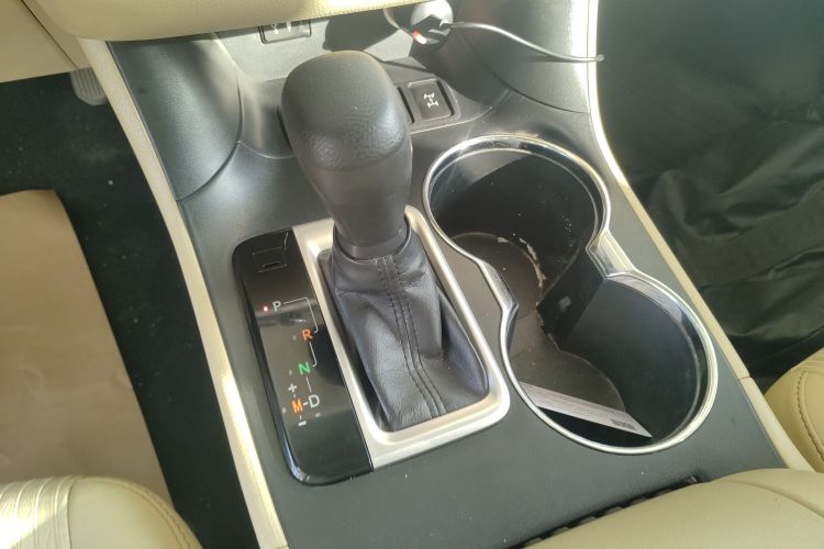 丰田 汉兰达 2015款 2.0T 四驱精英版 7座局部细节18