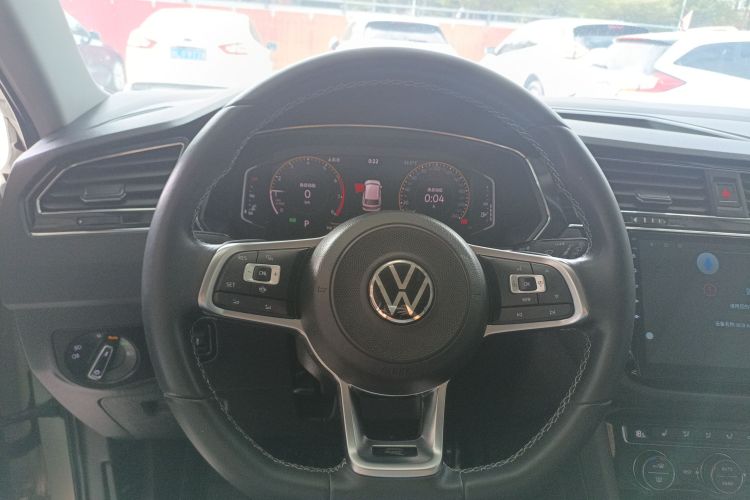 大众 途观L 2021款 330TSI 自动两驱R-Line越享版中控内饰13