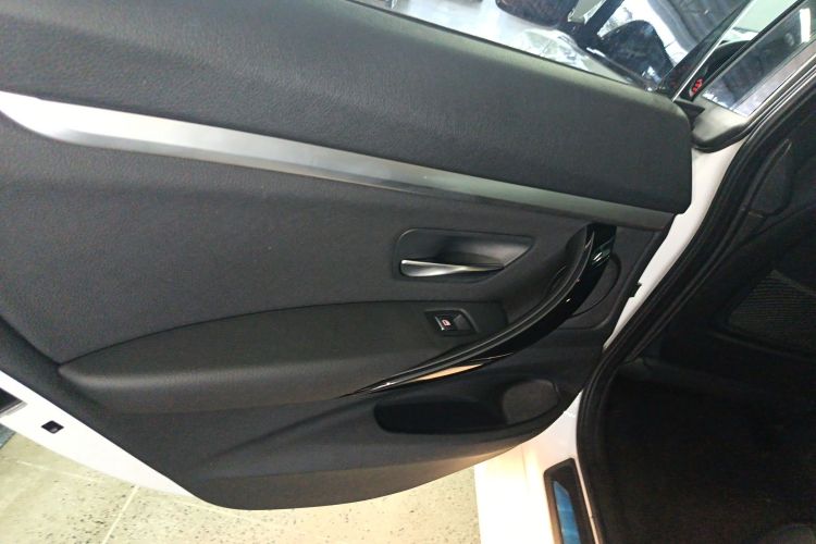 宝马3系GT 2019款 320i M运动套装中控内饰7008