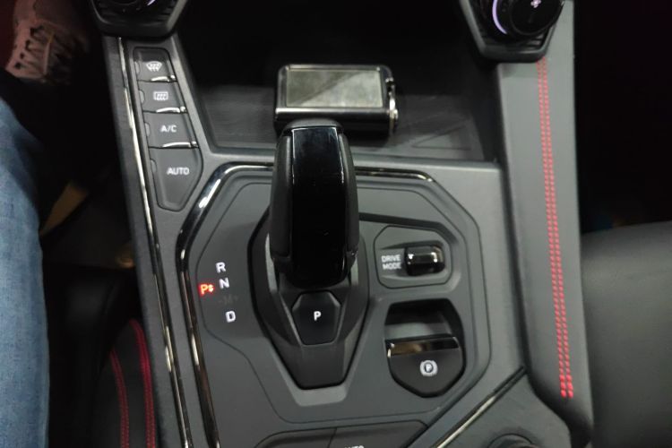 领克05 2020款 2.0TD 四驱劲Halo中控内饰18