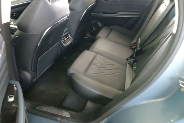 岚图汽车 岚图FREE 2021款 四驱纯电首发纪念版专属豪华套装中控内饰21