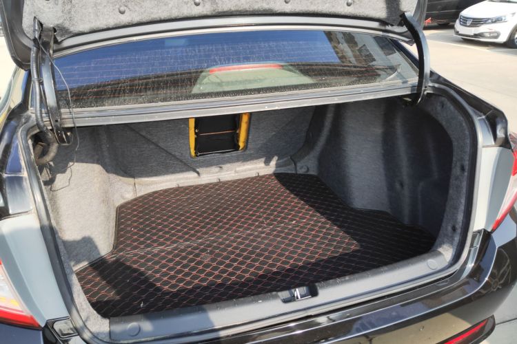 本田 凌派 2019款 180Turbo CVT豪华版 国VI机舱底盘23