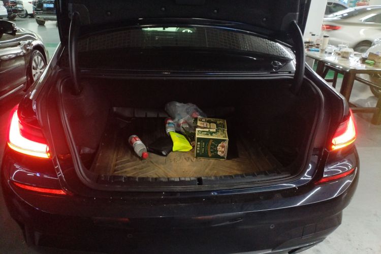 宝马3系 2022款 改款 325Li M运动曜夜套装局部细节23