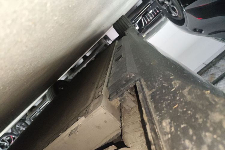 红旗E-QM5 2022款 431km 充电乐享版局部细节9001