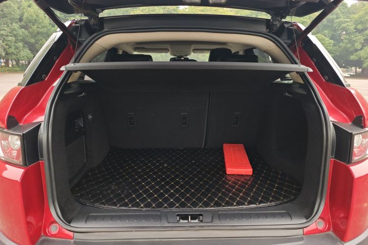 路虎 揽胜极光 2015款 2.0T 五门智耀版机舱底盘23