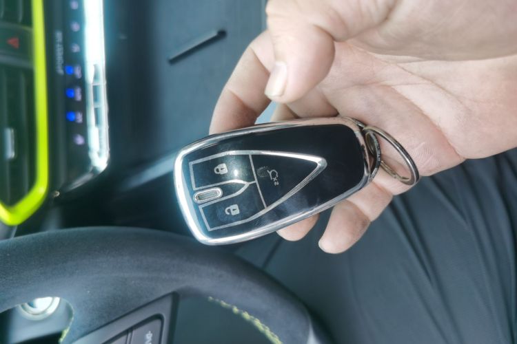 长安UNI-T 2022款 2.0T 运动版 尊贵型中控内饰7001