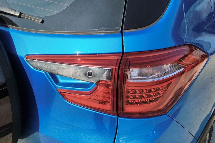 比亚迪 元 2016款 1.5L 手动豪华型车身外观9