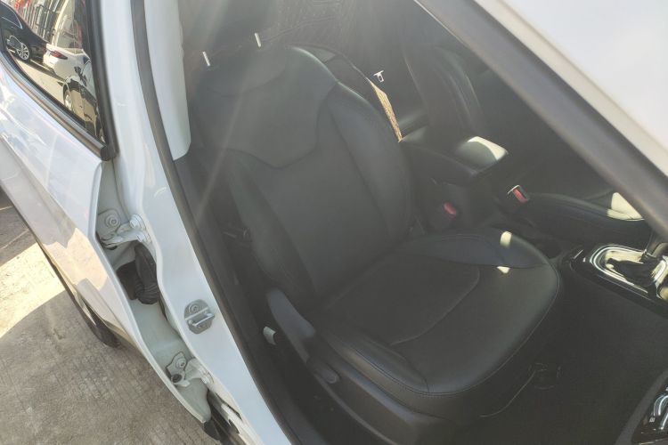 Jeep 指南者 2019款 220T 自动家享版局部细节41