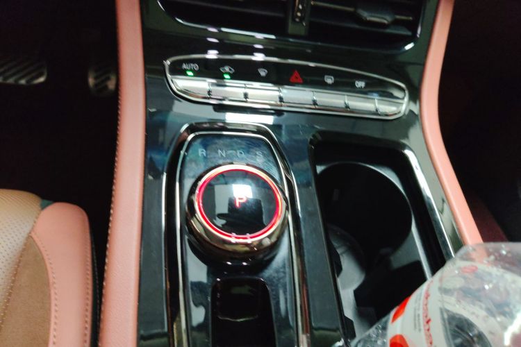 创维汽车 创维HT-i 2022款 1.5L PHEV 205KM 智远版Plus中控内饰18