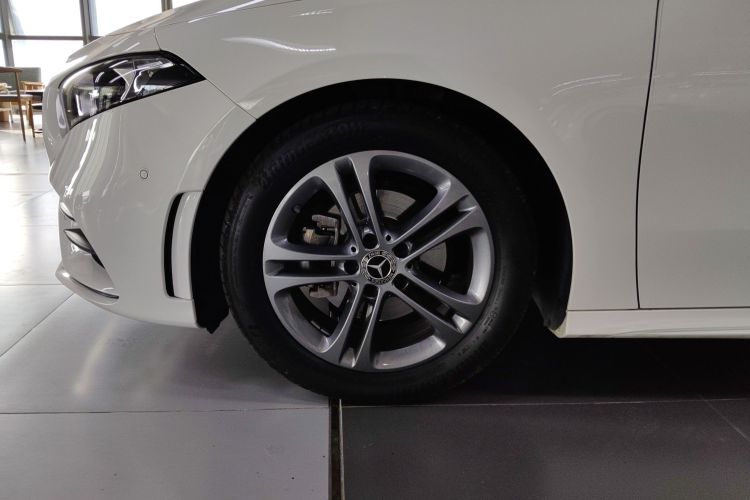 奔驰A级 2021款 A 180 L 运动轿车车身外观6003