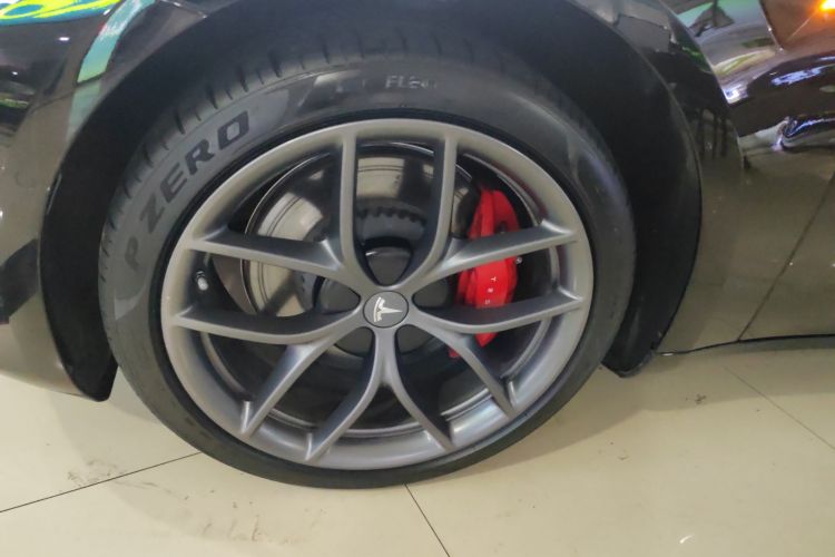 特斯拉 Model 3 2022款 Performance高性能全轮驱动版车身外观35