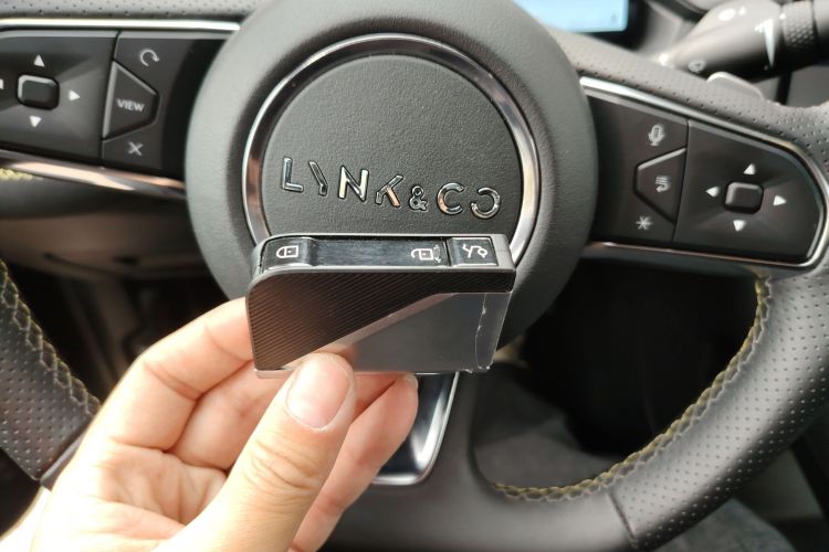 领克03 2025款 1.5TD DCT冠军版Pro中控内饰7001