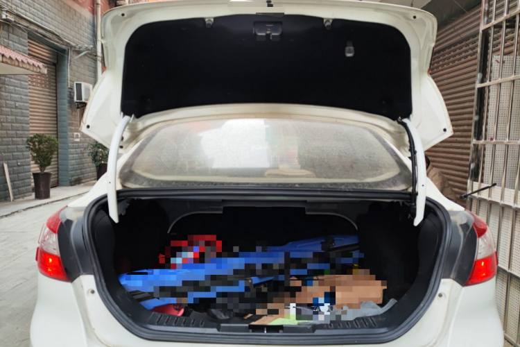 福特 福克斯 2012款 三厢 1.6L 手动舒适型中控内饰23