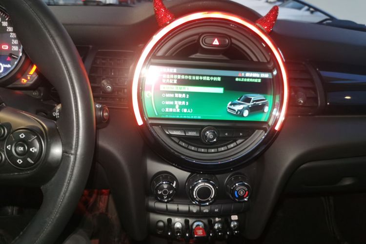 MINI 2018款 1.5T COOPER 经典派中控内饰16