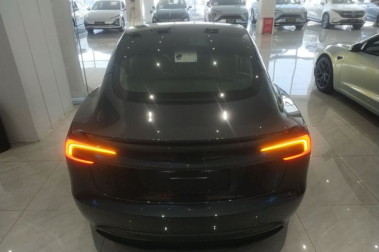特斯拉 Model 3 2025款 改款 后轮驱动版车身外观6