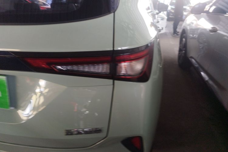 五菱汽车 五菱星辰 2021款 1.5T CVT星曜版车身外观9