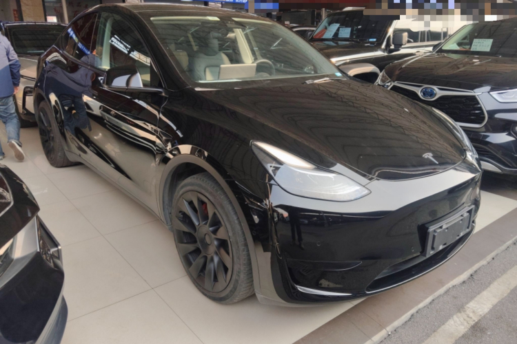 特斯拉 Model Y 2022款 后轮驱动版车身外观3