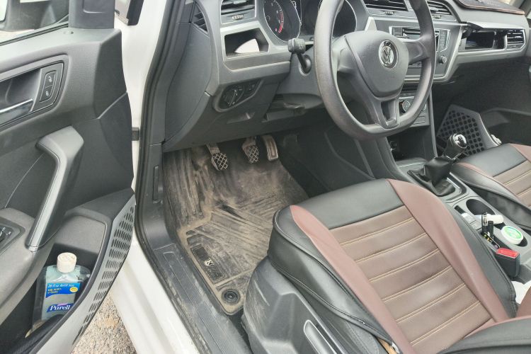 大众 2016款 途安L 280TSI 手动风尚版中控内饰20