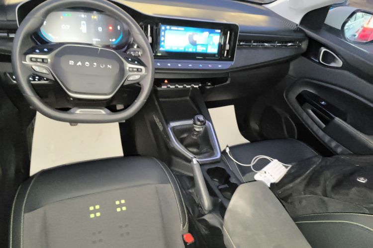 宝骏RM-5 2019款 1.5T 手动24小时在线精英型 5座中控内饰18