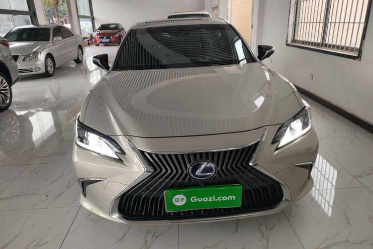 雷克萨斯ES 2020款 300h 卓越版车身外观2