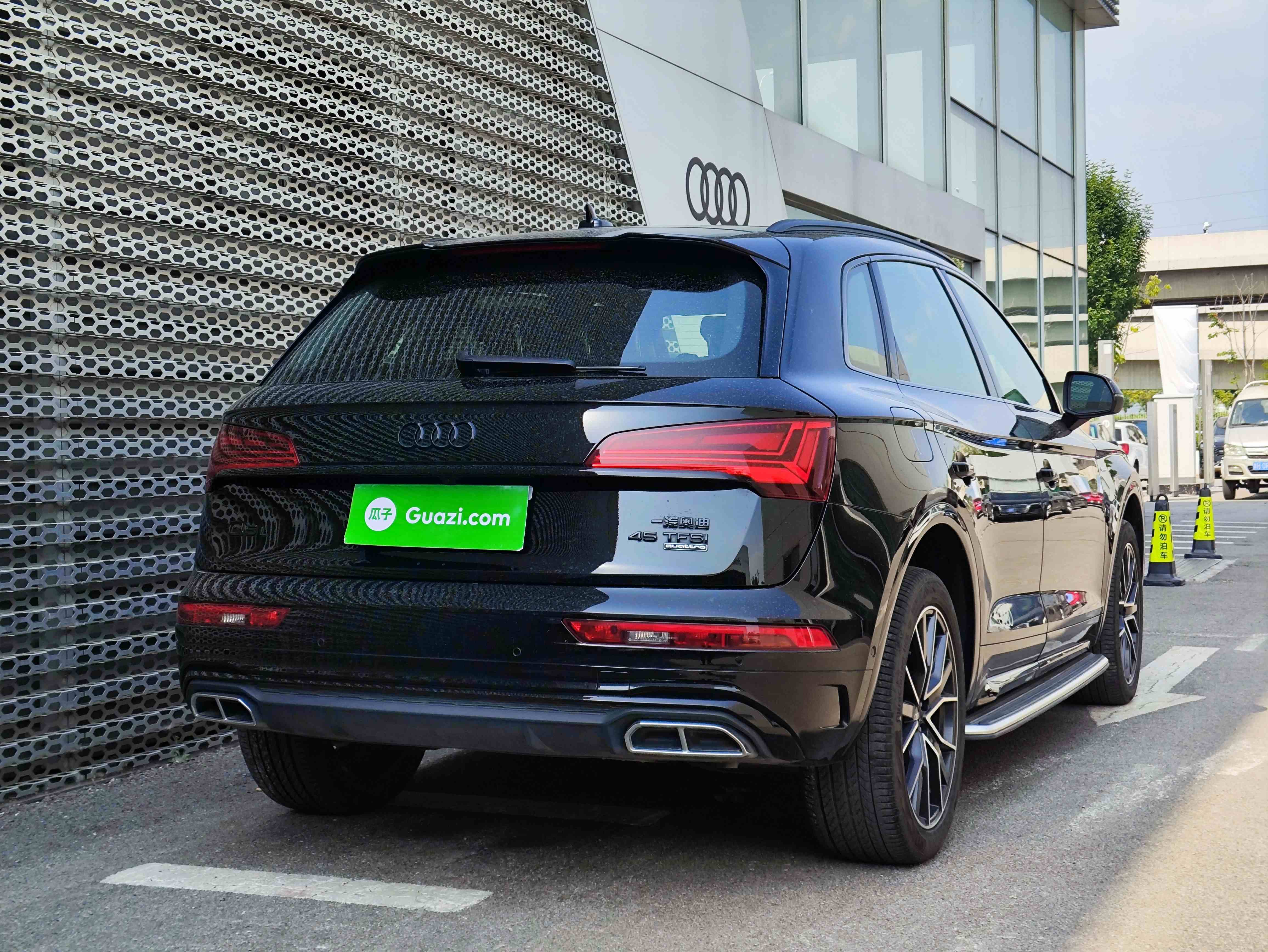 奥迪Q5L 2025款 45周年典藏版 45 TFSI 臻选动感型(4)