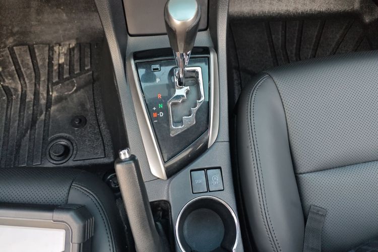 丰田 卡罗拉 2017款 1.2T CVT GL-i真皮版中控内饰18