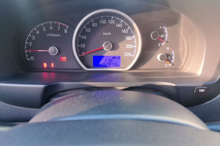 现代 悦动 2011款 1.6L 手动豪华型中控内饰15