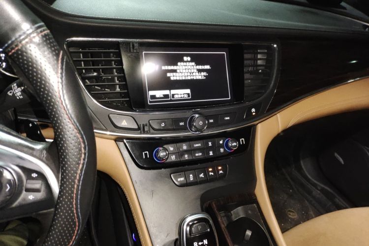 别克 君越 2016款 28T 豪华型中控内饰16