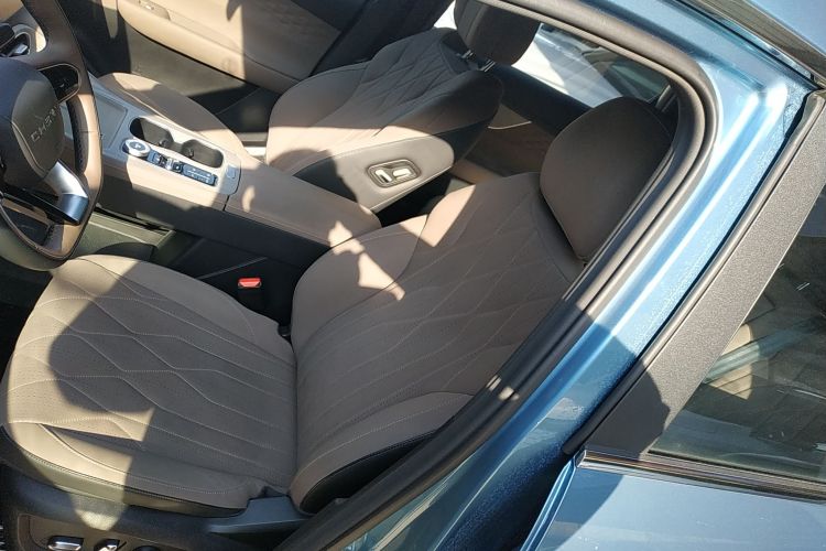 奇瑞 瑞虎8 PLUS C-DM 2025款 1.5T 116km 尊贵型 5座局部细节19