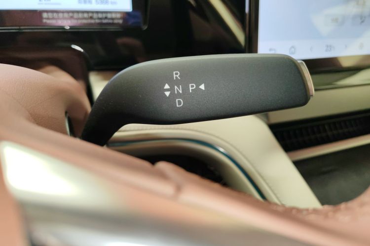 比亚迪 夏 2025款 DM-i 1.5T 180km 超越型局部细节18