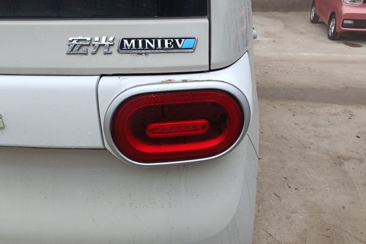 五菱汽车 宏光MINIEV 2024款 第三代 215km 青春版车身外观9