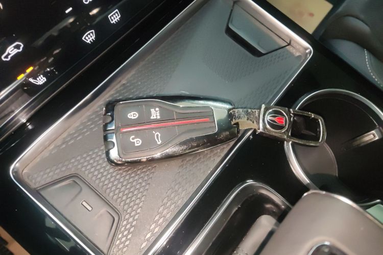 红旗HS7 2022款 2.0T DCT两驱智联旗享版 五座中控内饰7001