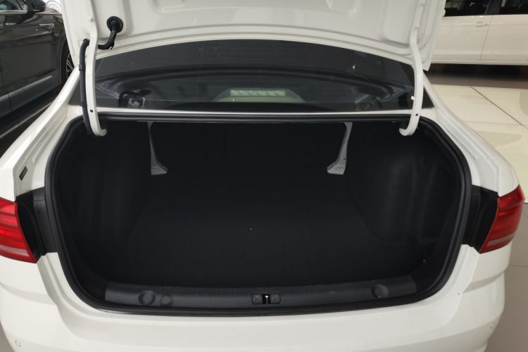 大众 朗逸 2017款 1.6L 自动舒适版机舱底盘23