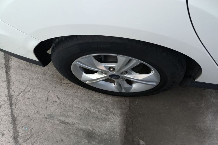 福特 福克斯 2017款 三厢 1.6L 手动舒适型智行版车身外观6008