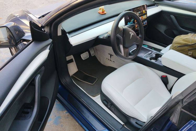 特斯拉 Model 3 2021款 Performance高性能全轮驱动版中控内饰7003