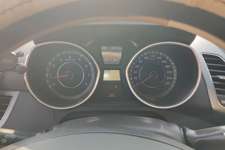 现代 朗动 2013款 1.6L 自动领先型中控内饰14