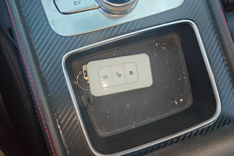 比亚迪 唐新能源 2018款 DM 2.0T 全时四驱智联创领型 7座 国V中控内饰7001