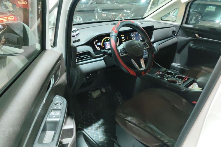 BAW北汽制造 锐胜王牌M7 2023款 2.0L 自动长轴创享型 7座中控内饰20