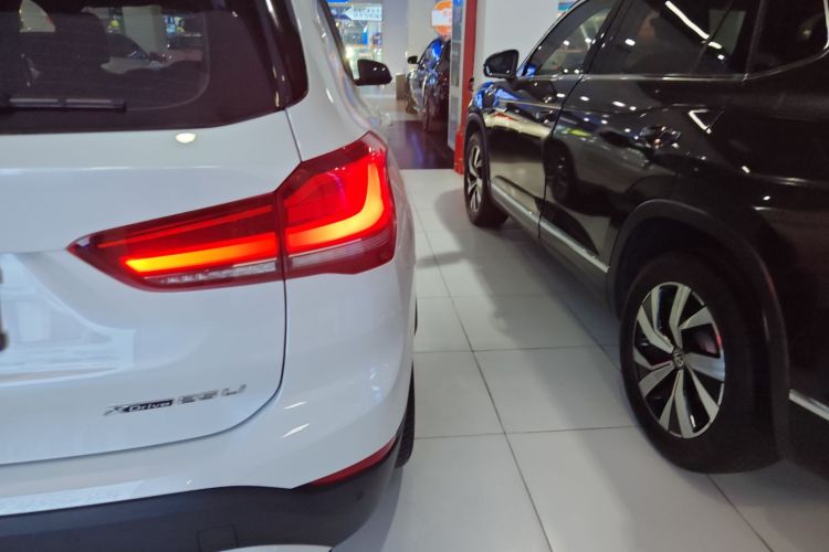 宝马X1 2022款 改款 xDrive25Li 尊享型车身外观6006